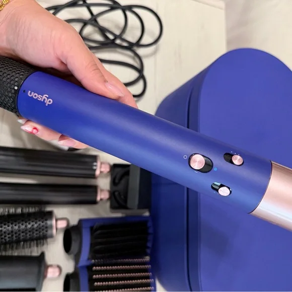 Dyson Special Edition Airwrap ™ Multi-Styler
Complete Long - Picture 5 of 14